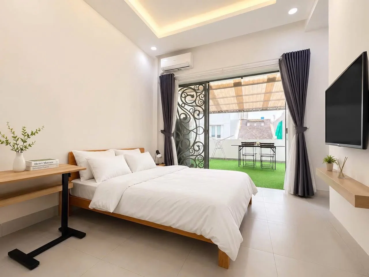 Open-Terrace Studio for Rent on Pham Viet Chanh, Binh Thanh