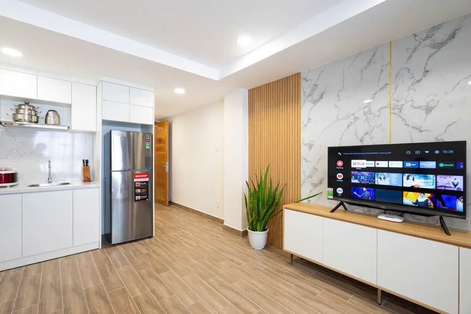 Bright Tran Dinh Xu 1BR with Private Washer, Ready Now