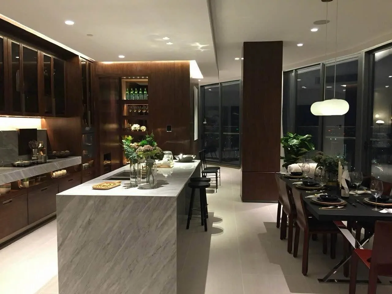 City Garden Penthouse 3BR with Panoramic River Views