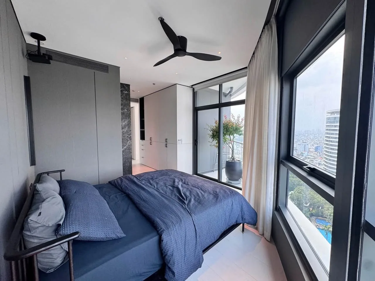 Newly Renovated 3 Bedroom City Garden Apartment with City Views | 140 sqm