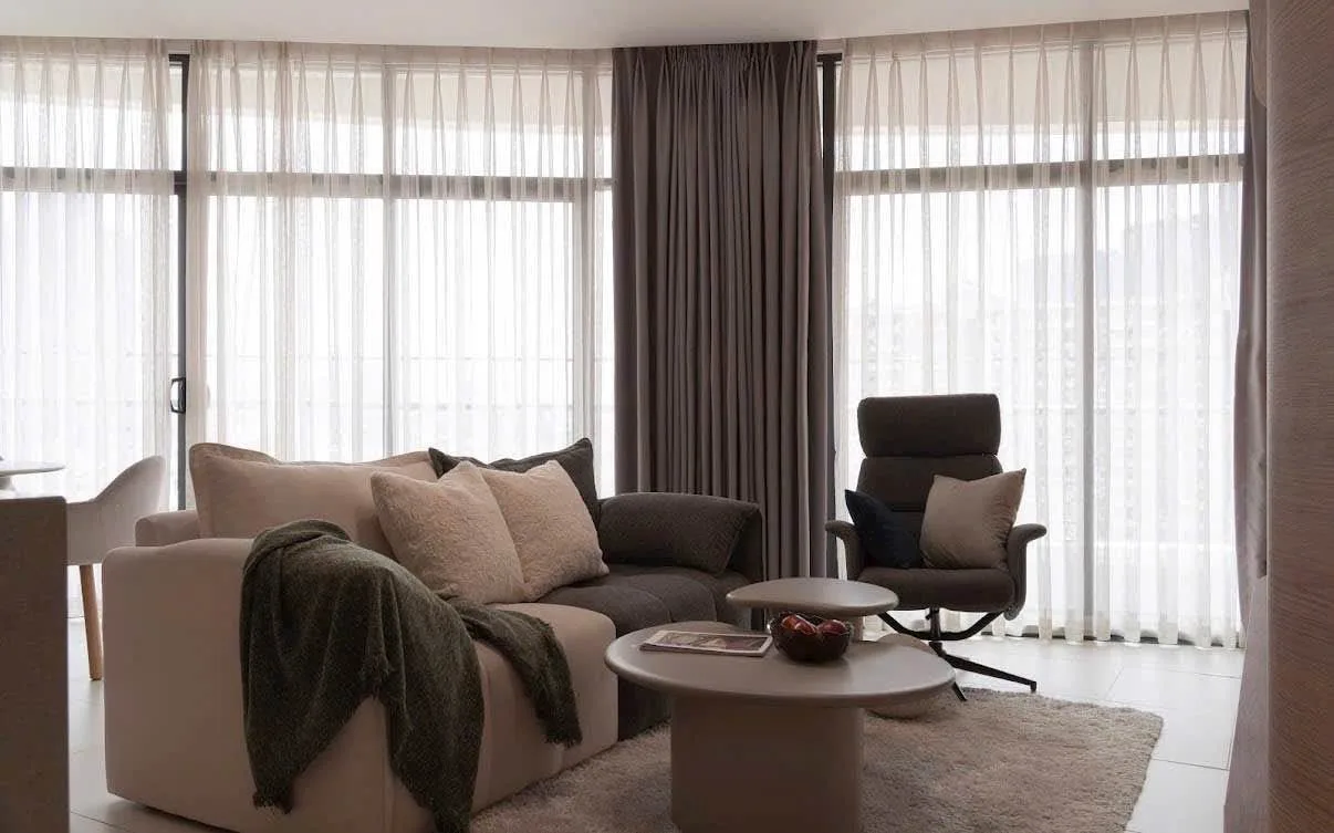 Oak-Finished 2 Bedroom City Garden Tower C Apartment with Landmark 81 View