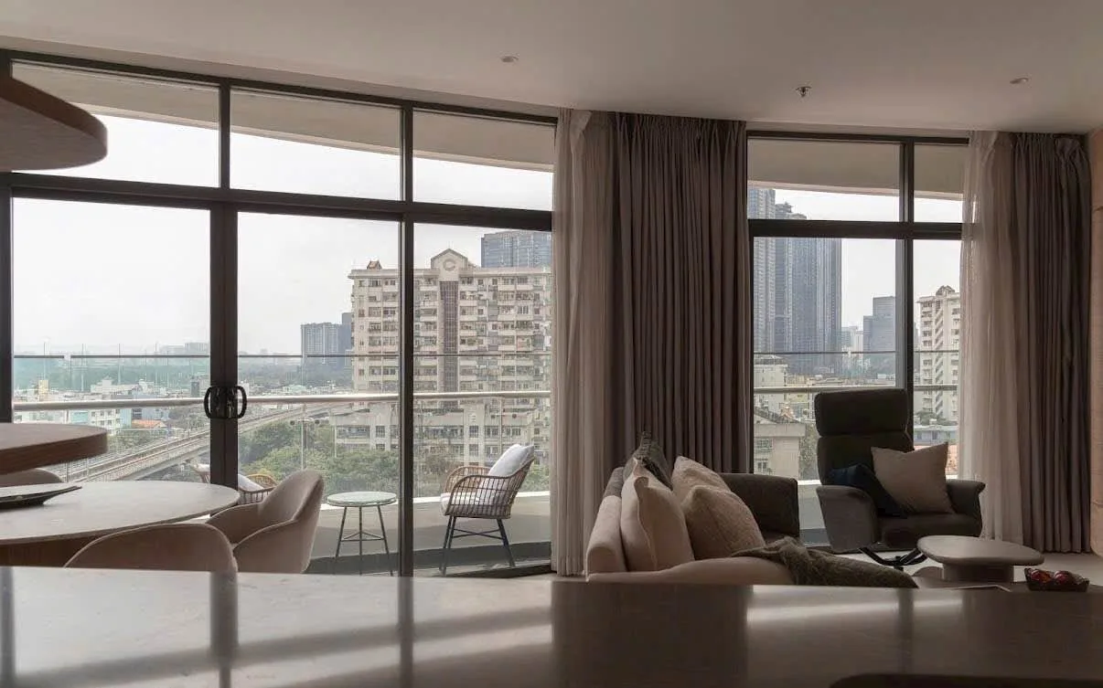 Oak-Finished 2 Bedroom City Garden Tower C Apartment with Landmark 81 View