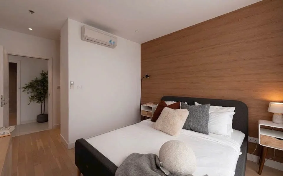 Oak-Finished 2 Bedroom City Garden Tower C Apartment with Landmark 81 View