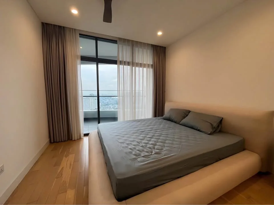 City Garden P1 Tower 3BR With Van Thanh View and Private Balcony