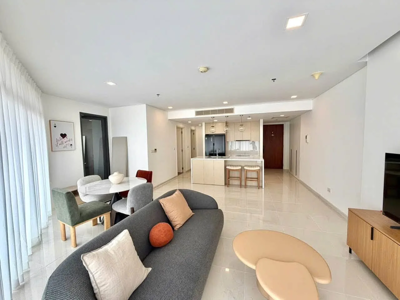 Newly Renovated City Garden 2BR With Open Living and Breakfast Bar