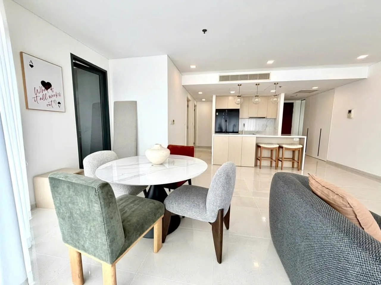 Newly Renovated City Garden 2BR With Open Living and Breakfast Bar
