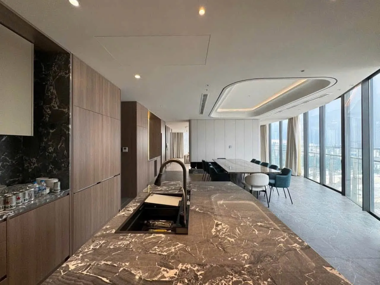 City Garden 5BR Penthouse With Sweeping City Views and Terrace