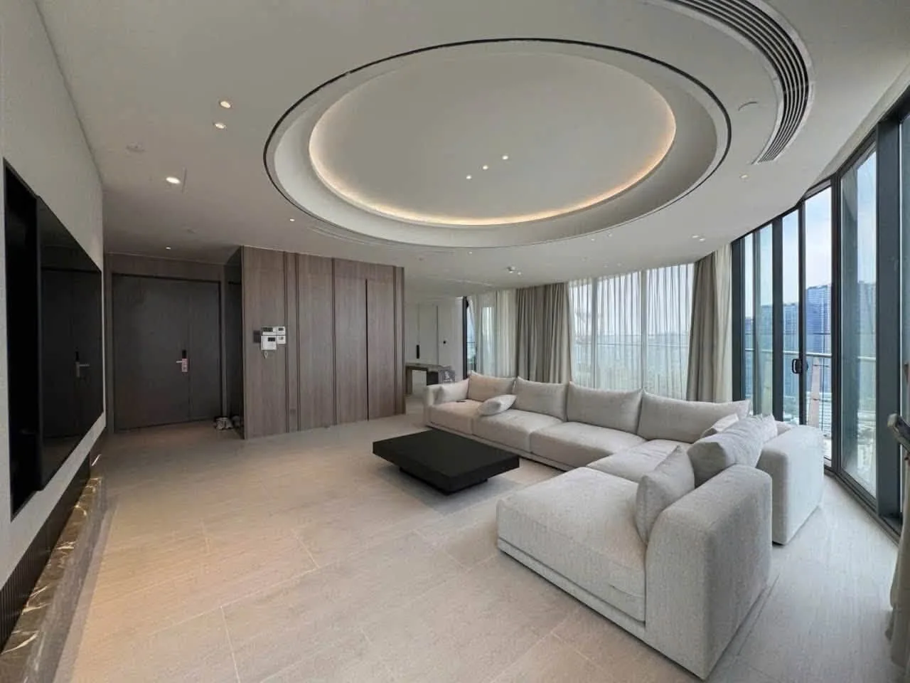 City Garden 5BR Penthouse With Sweeping City Views and Terrace