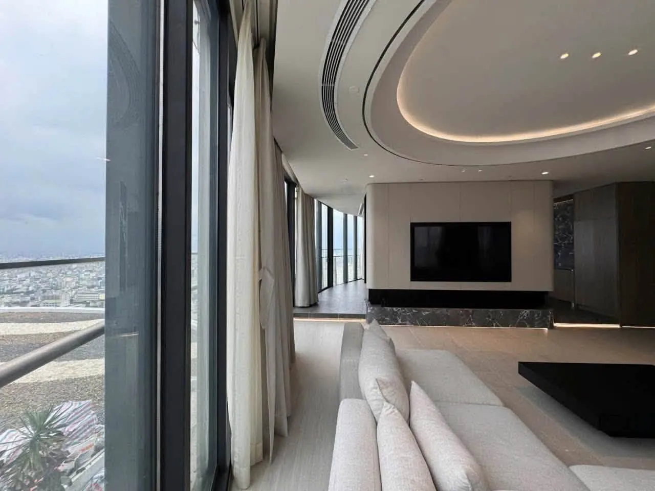 City Garden 5BR Penthouse With Sweeping City Views and Terrace