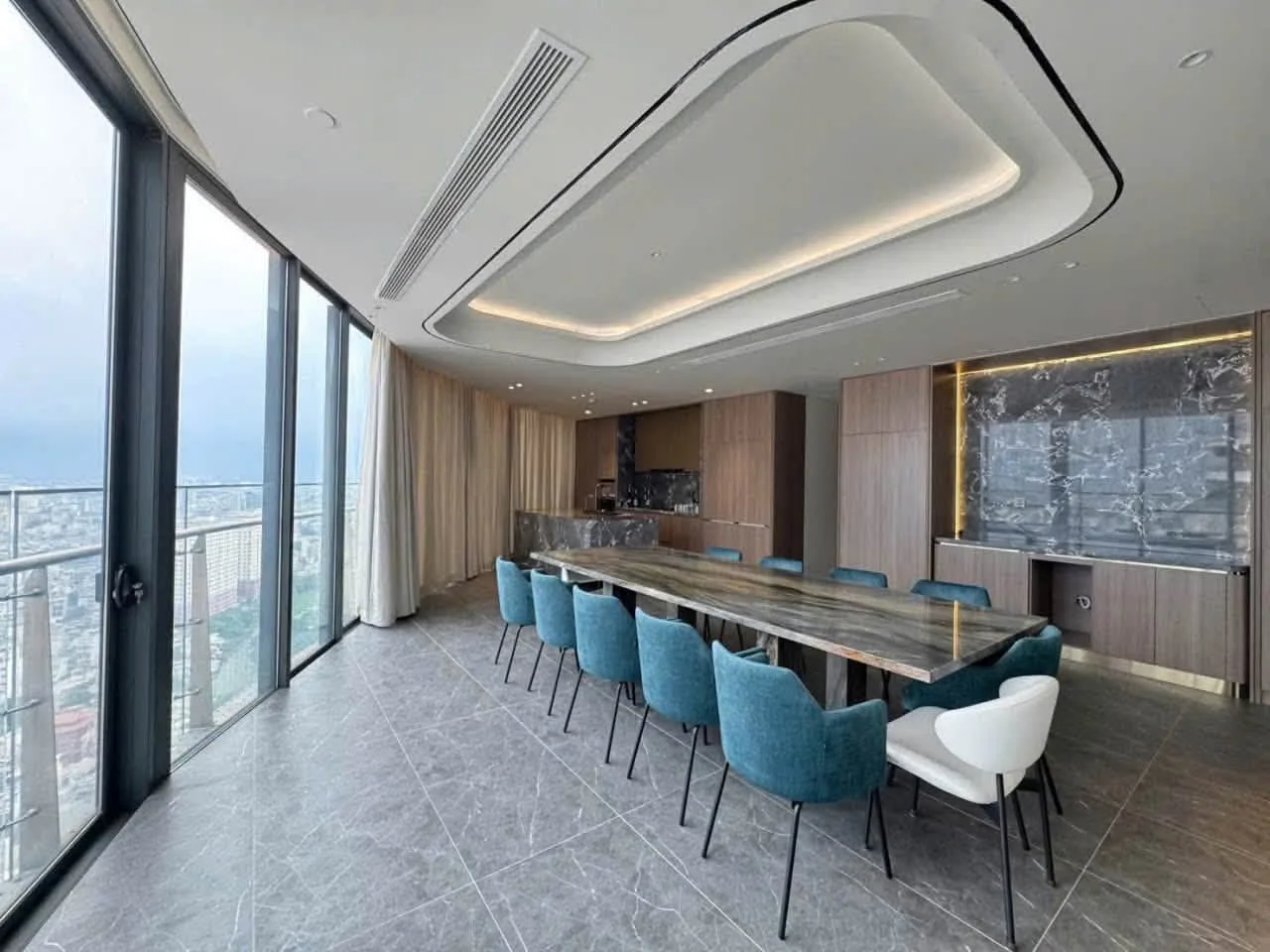 City Garden 5BR Penthouse With Sweeping City Views and Terrace
