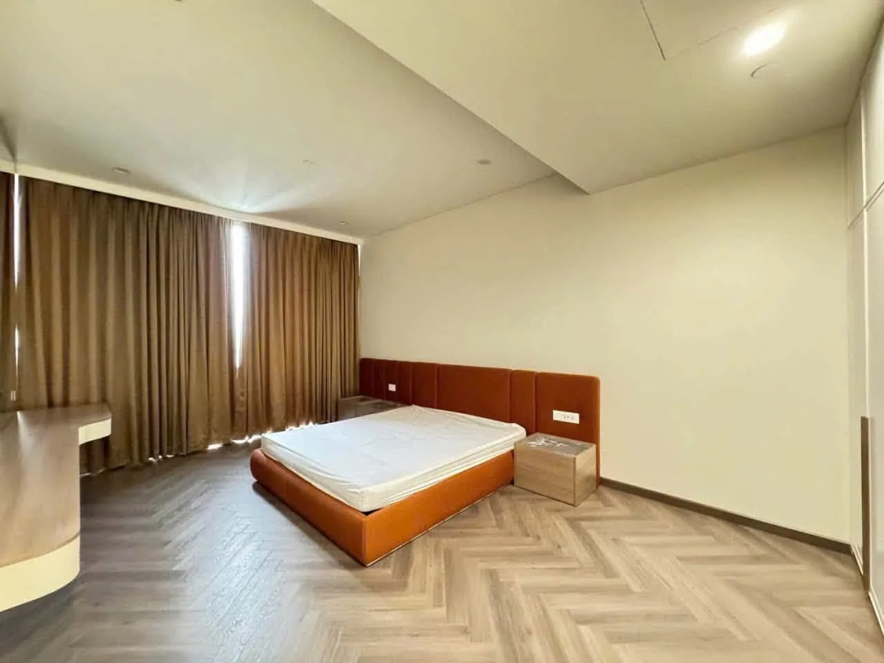 City Garden 5BR Penthouse With Sweeping City Views and Terrace
