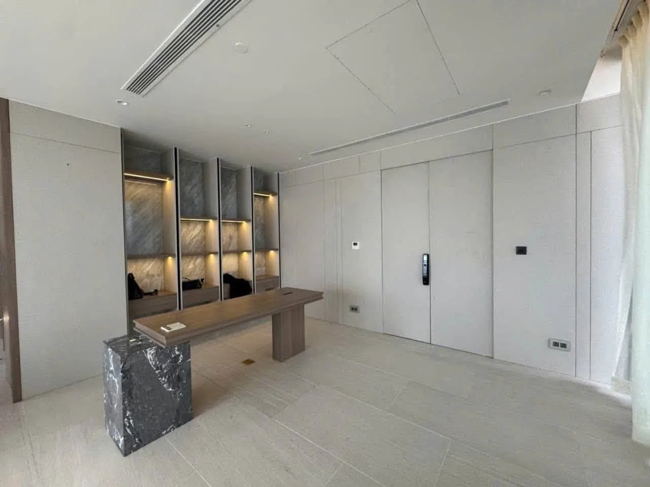 City Garden 5BR Penthouse With Sweeping City Views and Terrace