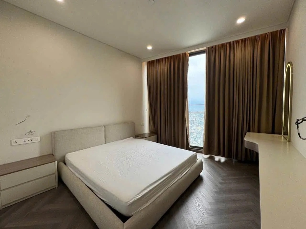 City Garden 5BR Penthouse With Sweeping City Views and Terrace