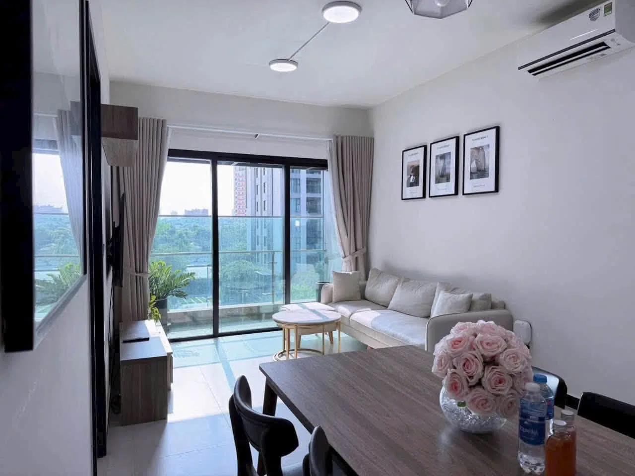 Delasol 2BR Apartment with Pool View in District 4 | 84m²