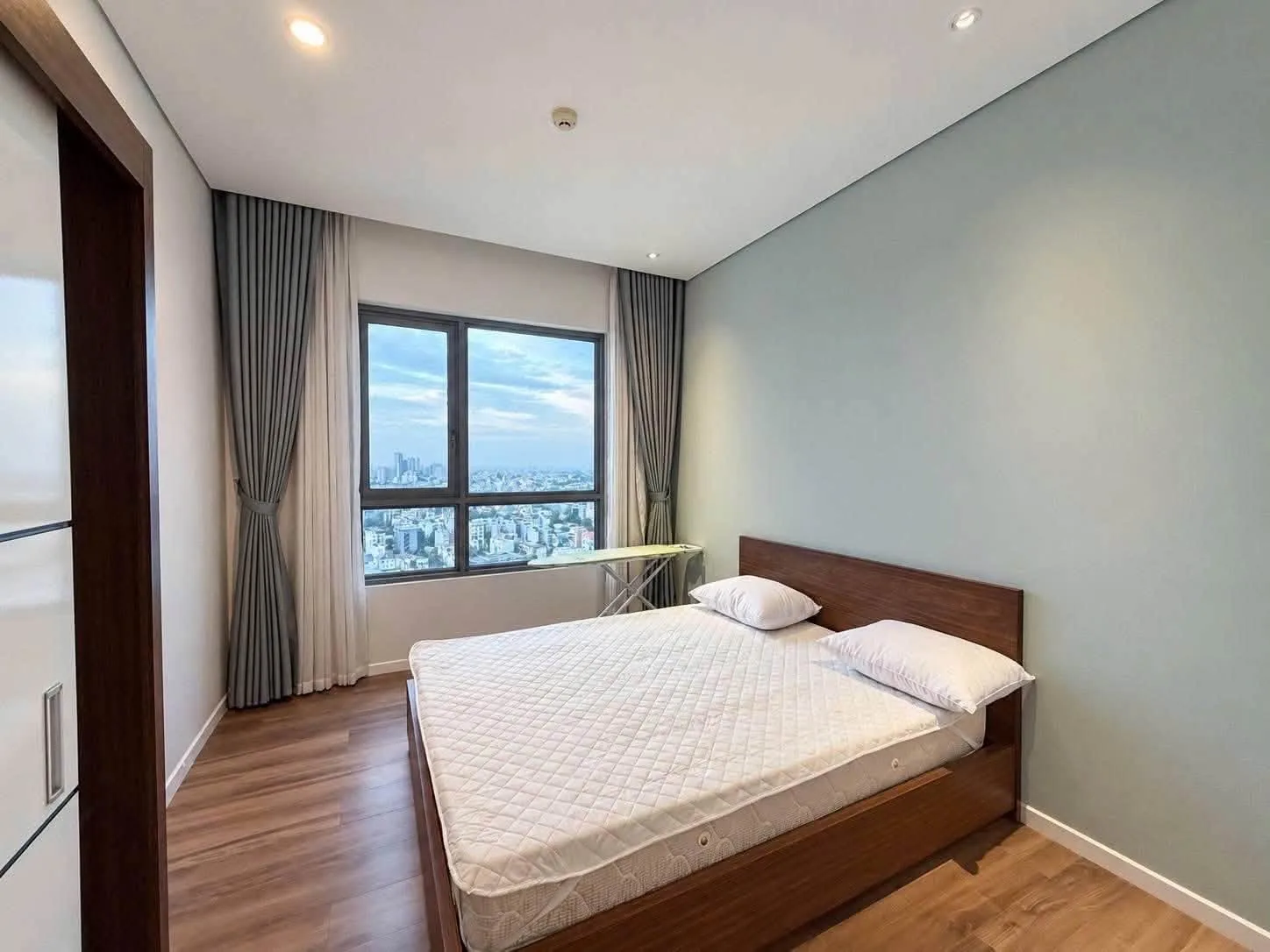 Diamond Island 3BR Apartment for Rent with Saigon River View