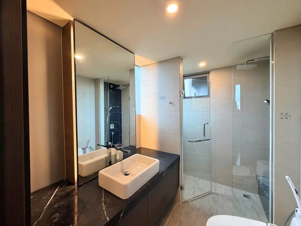 Empire City Tilia 2BR with Herringbone Floors and River View