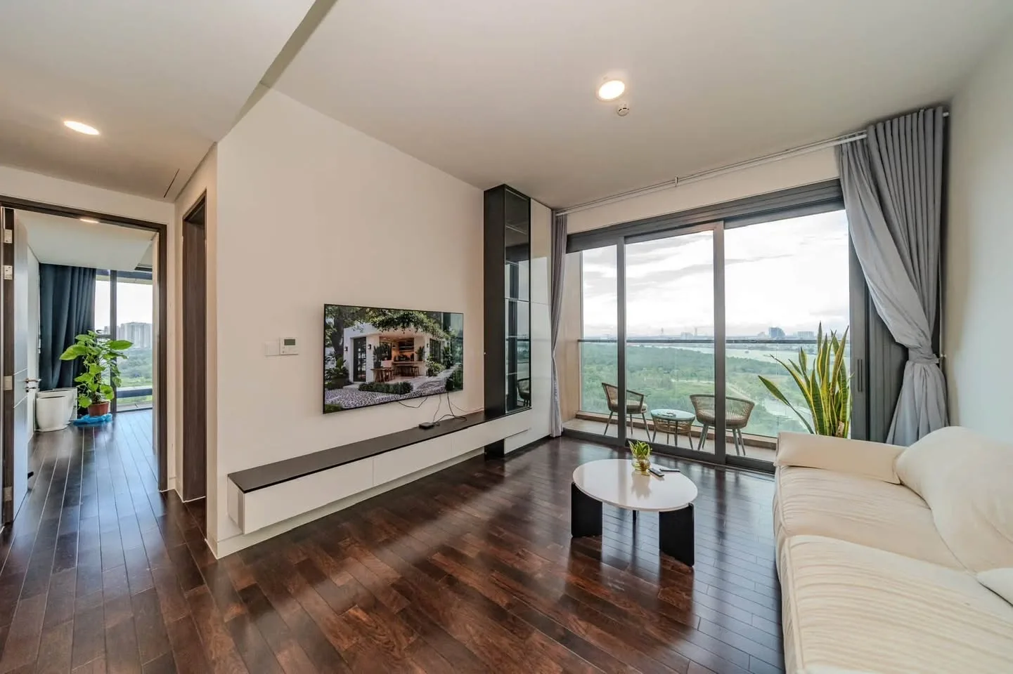 Cove Residences Empire City 2BR With Green City Outlook