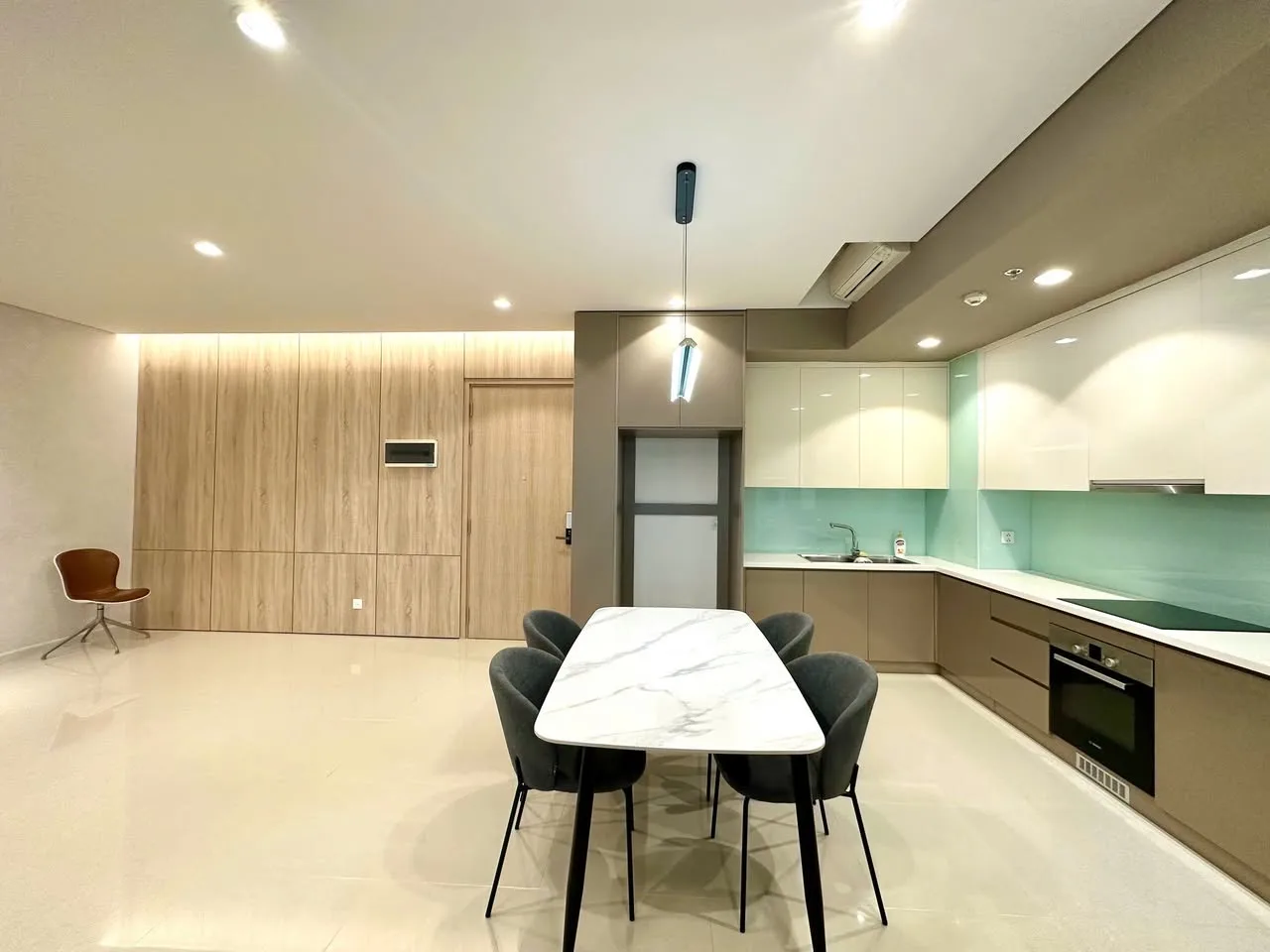 Estella Heights 2BR with Bright Open Kitchen and Pool Access