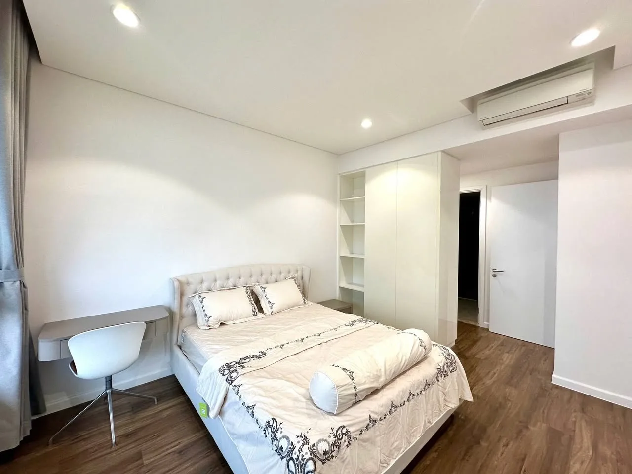 Estella Heights 2BR with Bright Open Kitchen and Pool Access