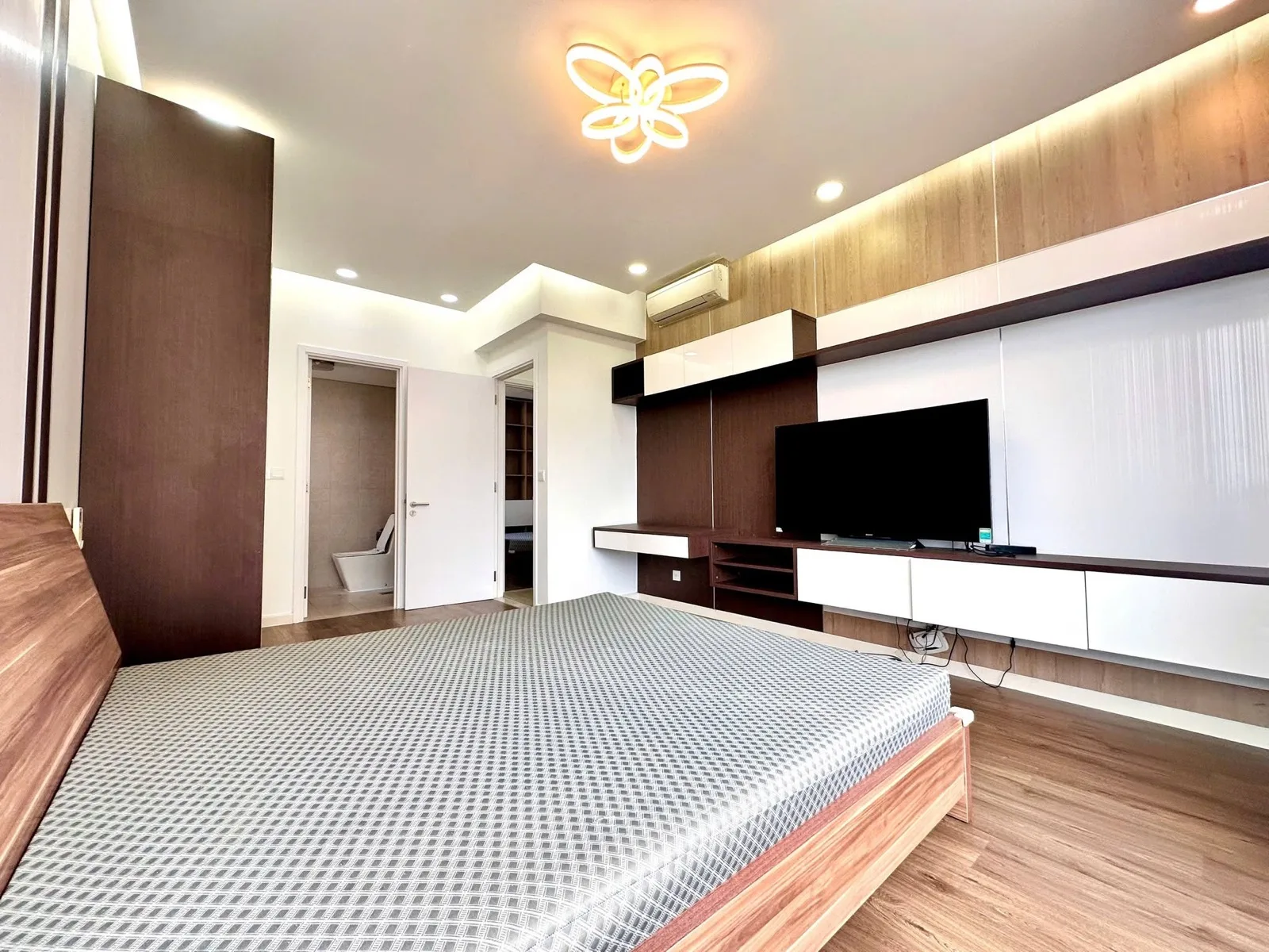 Estella Heights 3BR With Open Family Living and Warm Wood Finishes