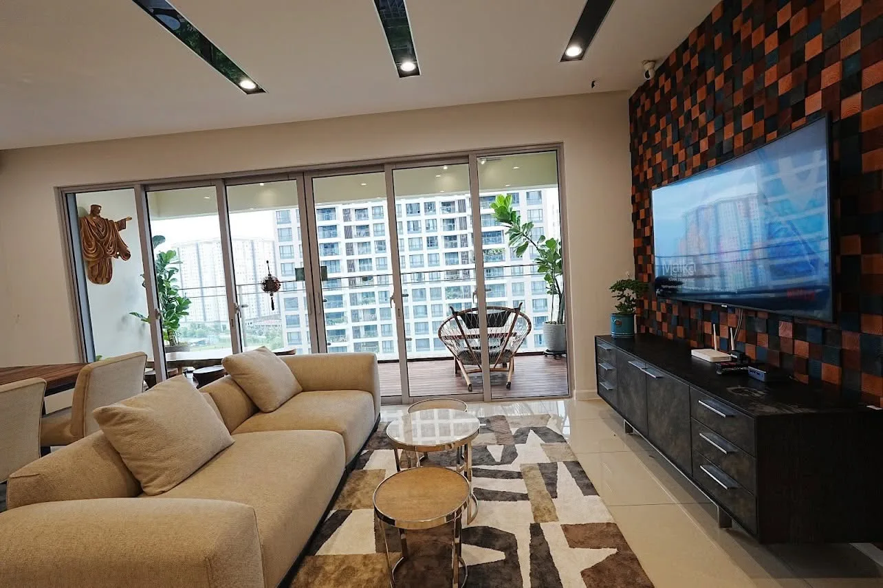 Estella Heights 4BR With Pool Outlook, Balcony and Generous Dining Space