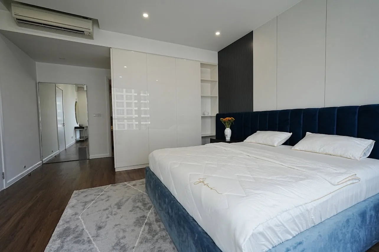 Estella Heights 4BR With Pool Outlook, Balcony and Generous Dining Space