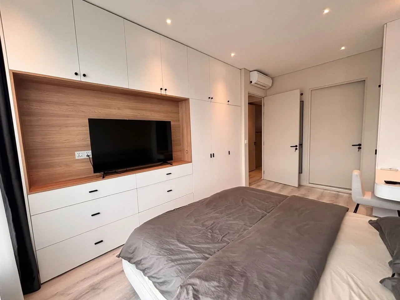 Estella Heights 2BR With Light Wood Interiors, Balcony and Bathtub
