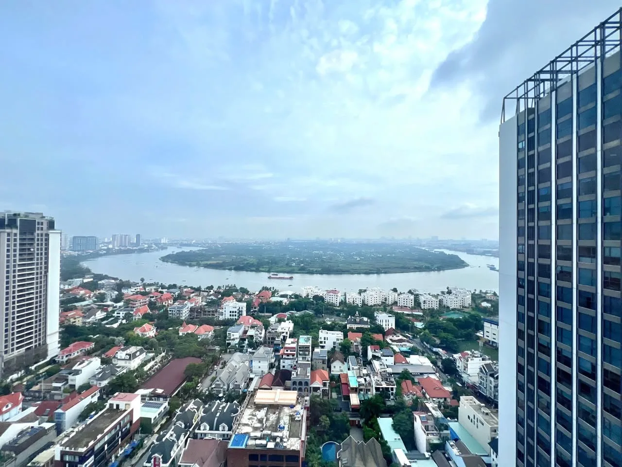 High-Floor 3BR Gateway Thao Dien Apartment with River Views