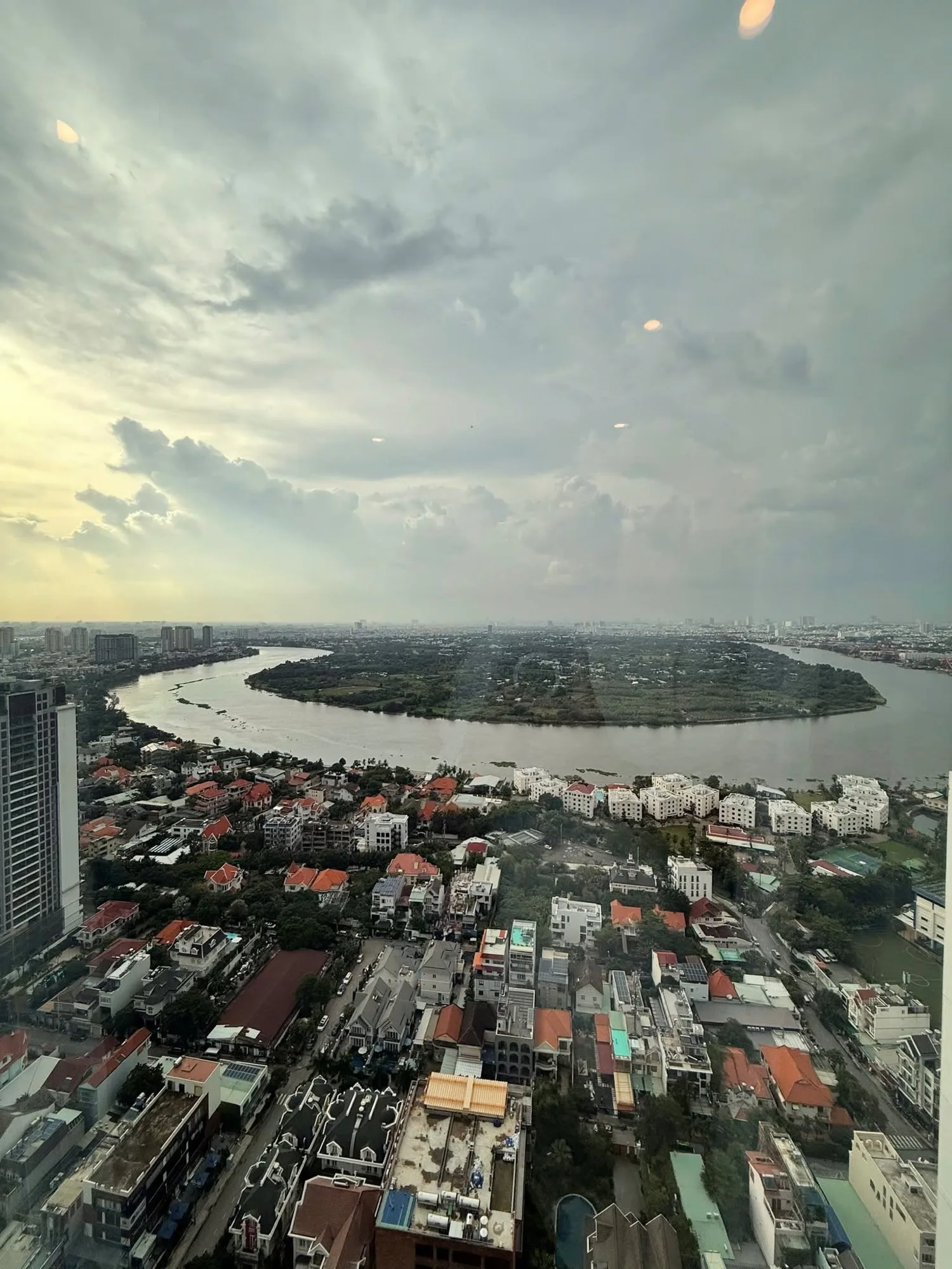 Exclusive Gateway Thao Dien 3BR with Bright Living Room and Modern Kitchen
