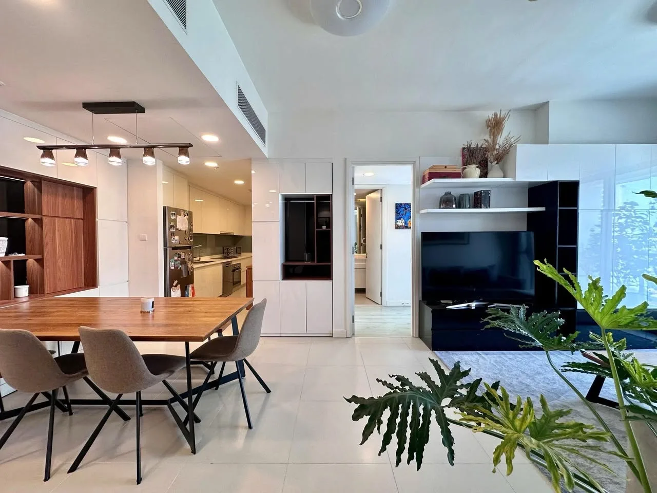 Gateway Thao Dien 2BR With Landmark 81 View and Bathtub