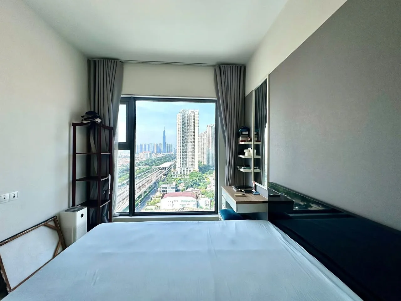 Gateway Thao Dien 2BR With Landmark 81 View and Bathtub