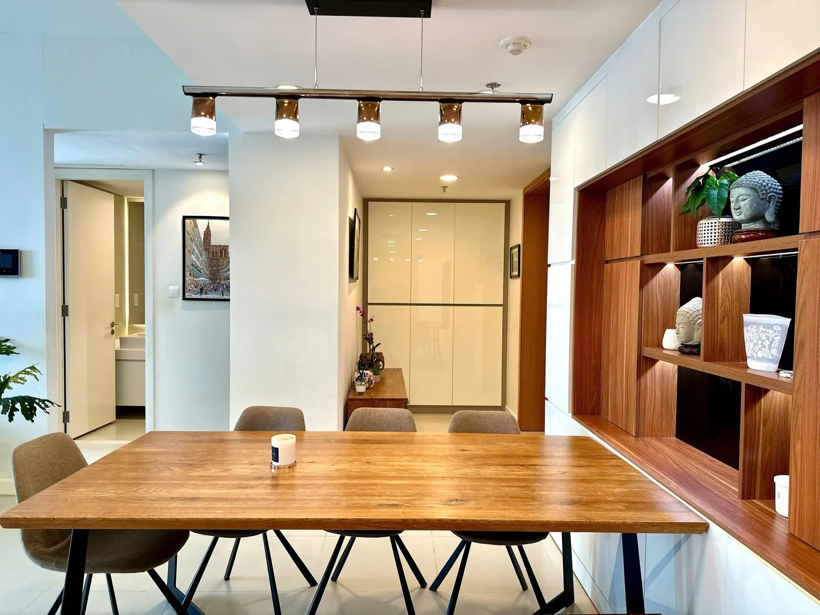 Gateway Thao Dien 2BR With Landmark 81 View and Bathtub