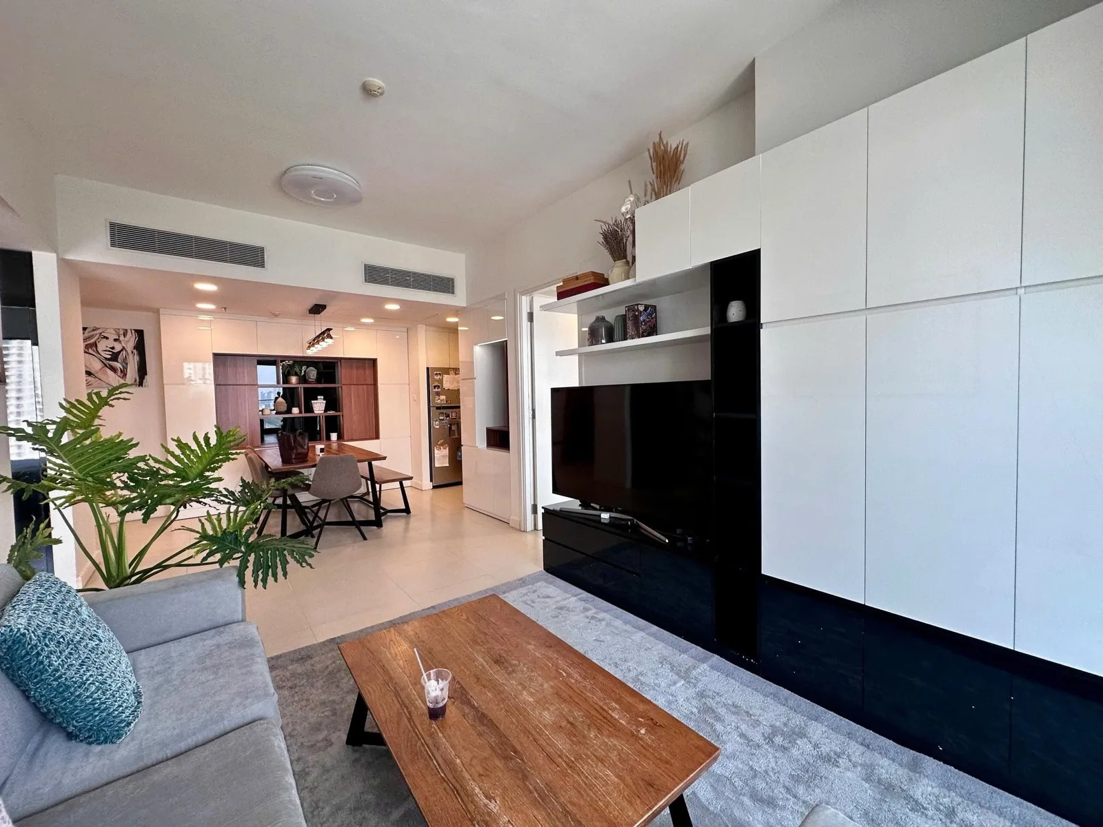 Gateway Thao Dien 2BR With Landmark 81 View and Bathtub