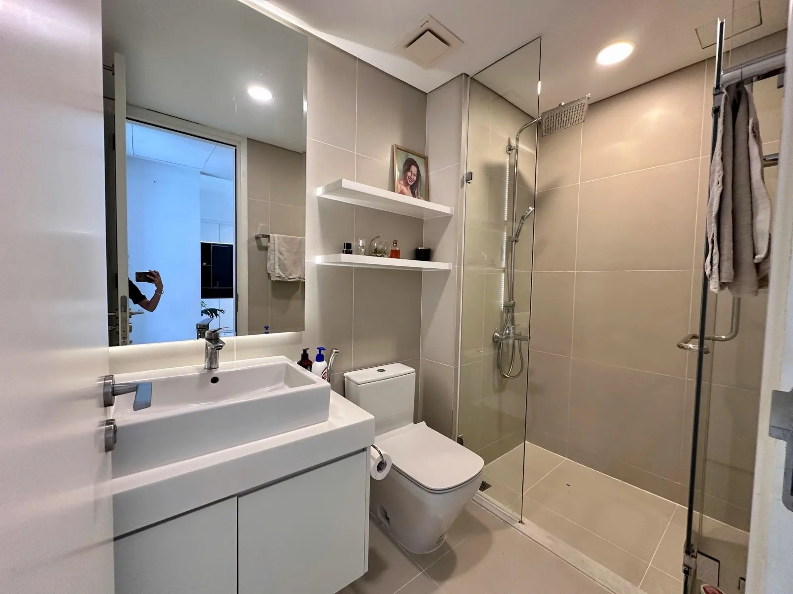 Gateway Thao Dien 2BR With Landmark 81 View and Bathtub