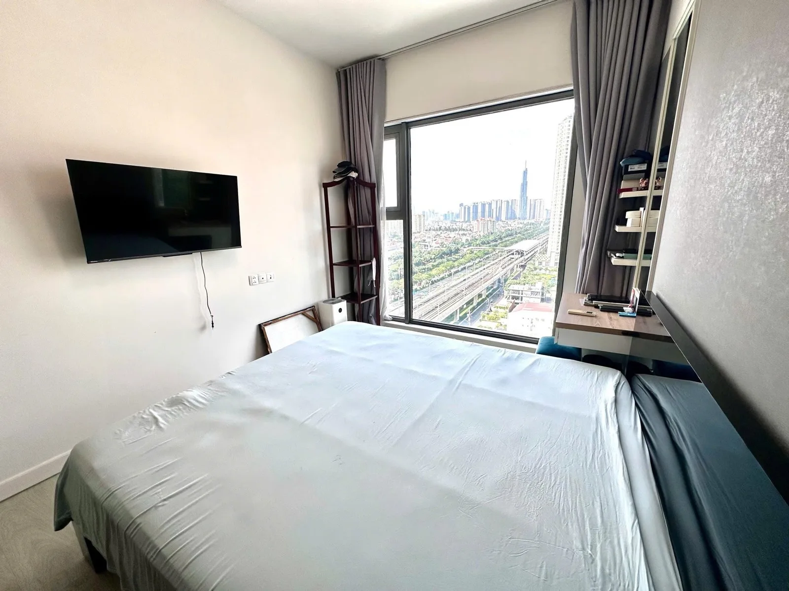 Gateway Thao Dien 2BR With Landmark 81 View and Bathtub
