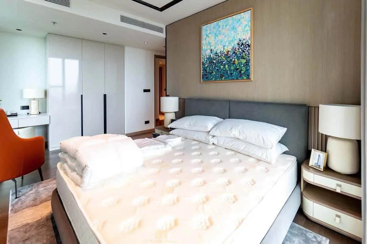 Grand Marina Lake Tower Corner 2BR+ with Polished Interiors