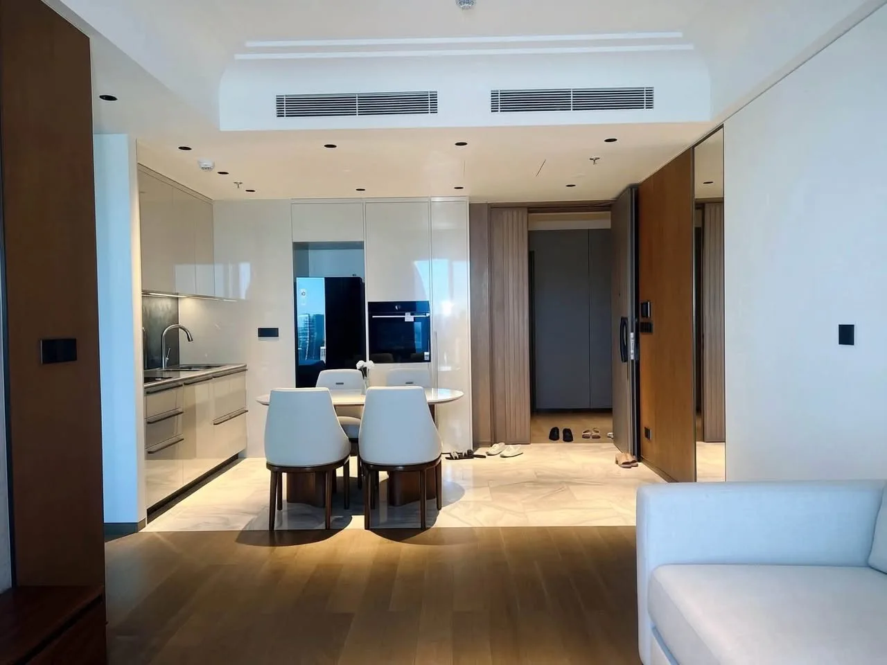 Grand Marina Lake Tower 2BR Corner Apartment with River View