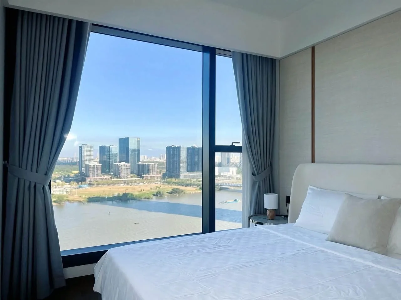 Grand Marina Lake Tower 2BR Corner Apartment with River View