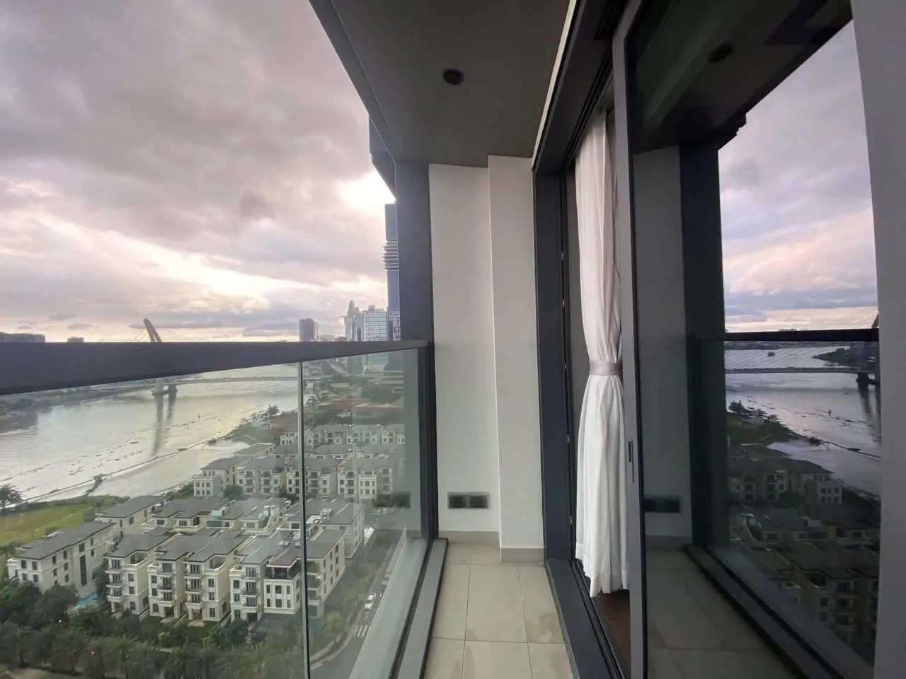 Grand Marina Lake Tower 2BR with Direct Saigon River View