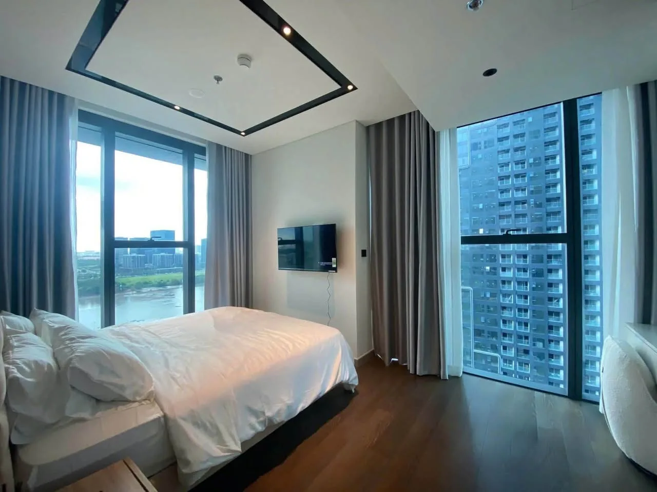 Grand Marina Lake Tower 2BR with Direct Saigon River View