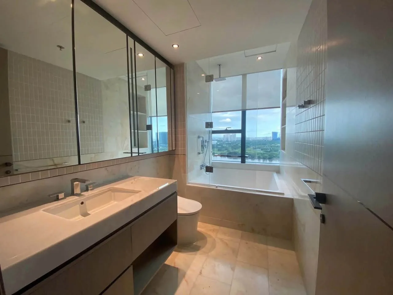 Grand Marina Lake Tower 2BR with Direct Saigon River View