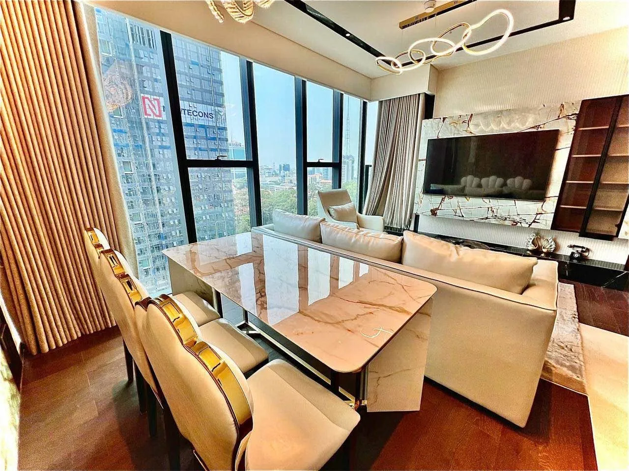 Ready-Now 2 Bedroom Grand Marina Apartment with River and Lotus Park Views