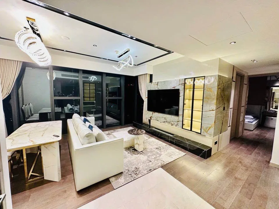 Ready-Now 2 Bedroom Grand Marina Apartment with River and Lotus Park Views