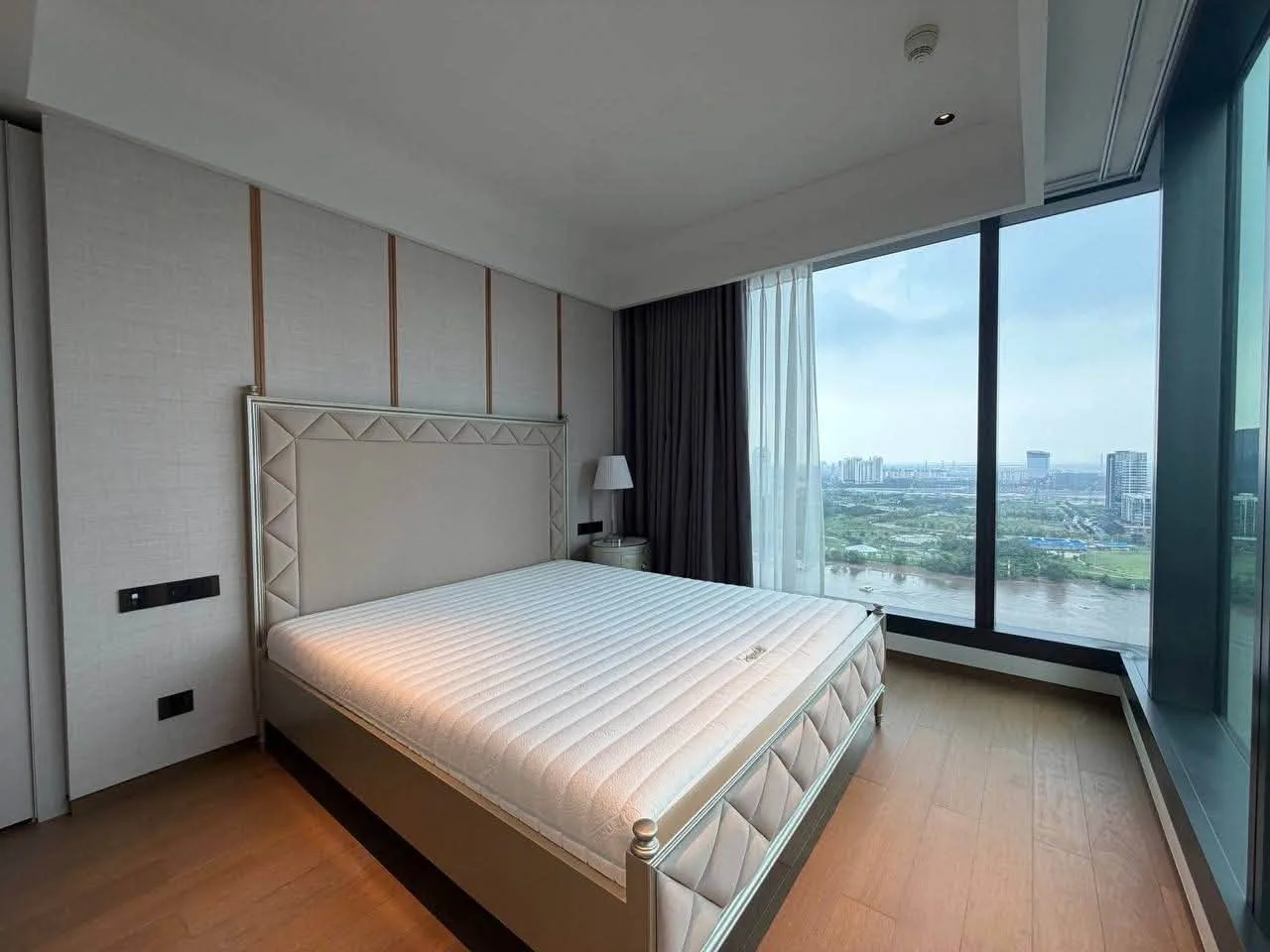 Grand Marina Corner 2BR With Sweeping River and Marina Views