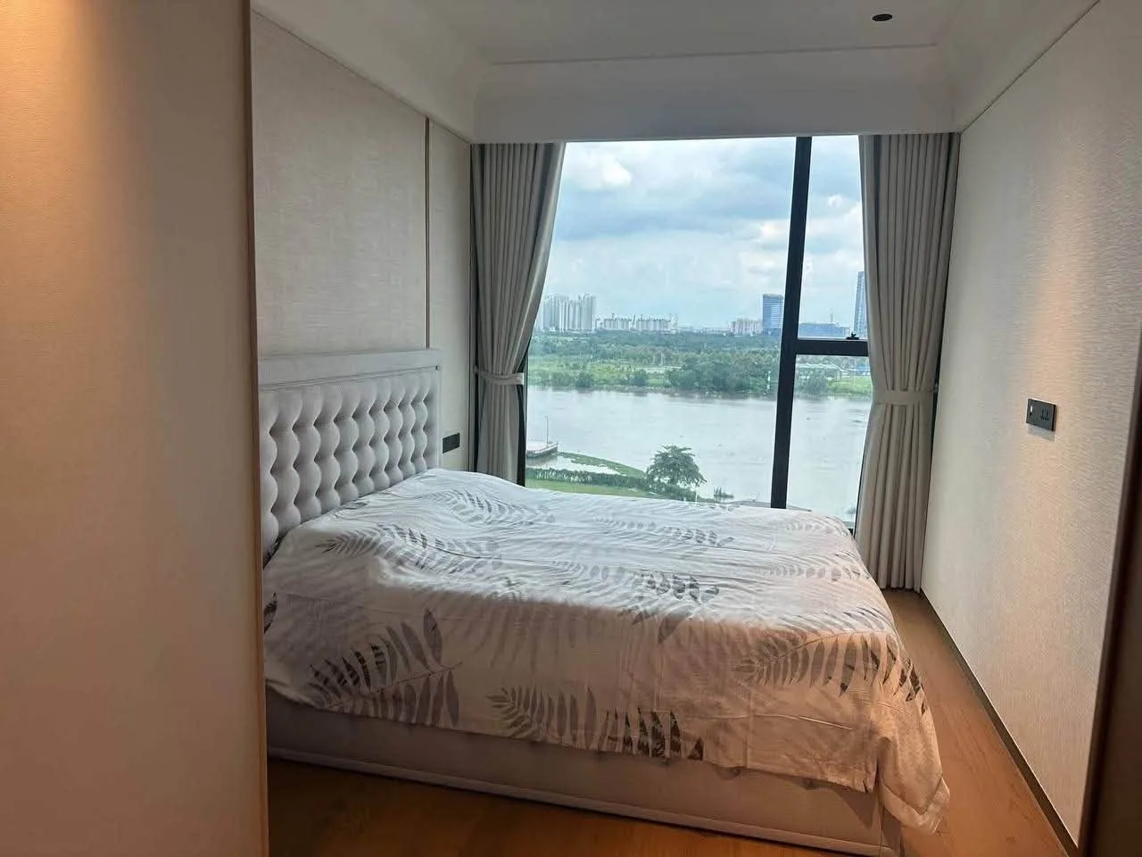 Grand Marina 2BR With River and Bitexco Views and a Bathtub