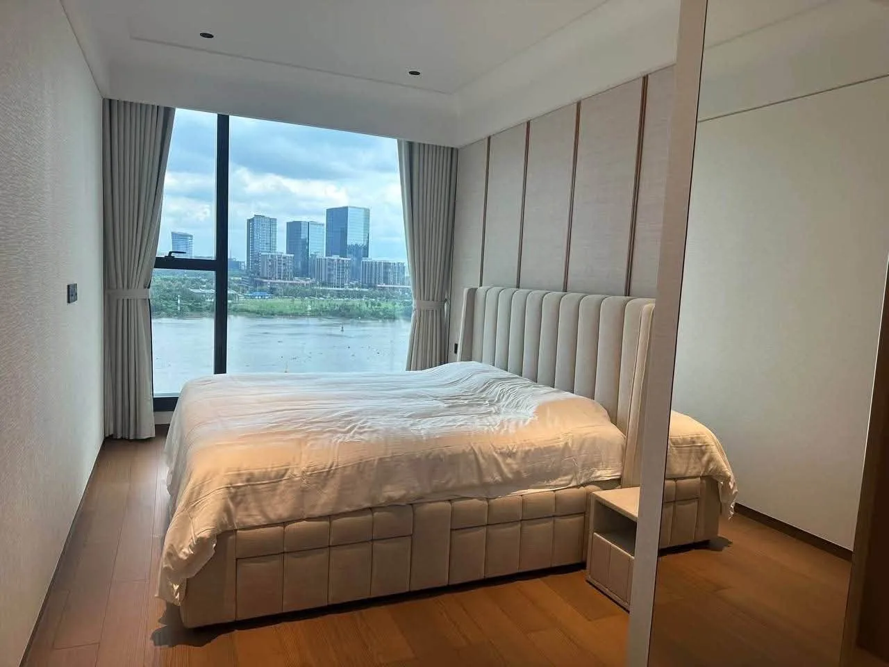Grand Marina 2BR With River and Bitexco Views and a Bathtub