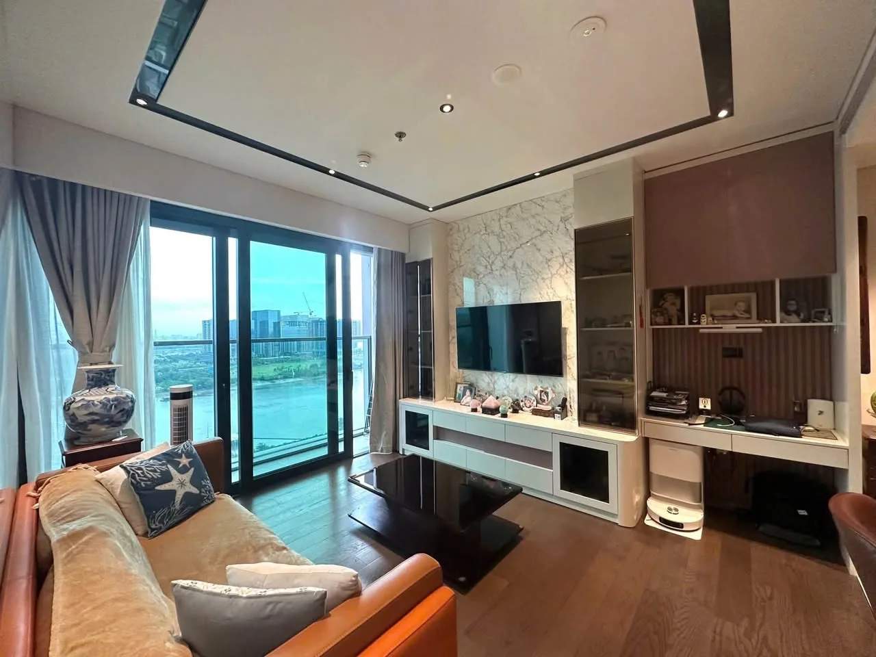 Grand Marina Lake Tower 1BR With River View, Work Nook and Bathtub