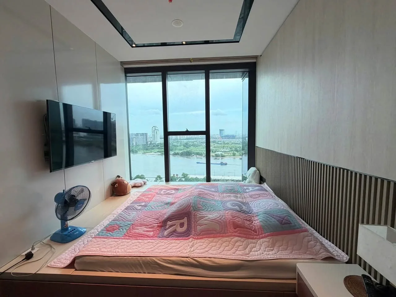 Grand Marina Lake Tower 1BR With River View, Work Nook and Bathtub