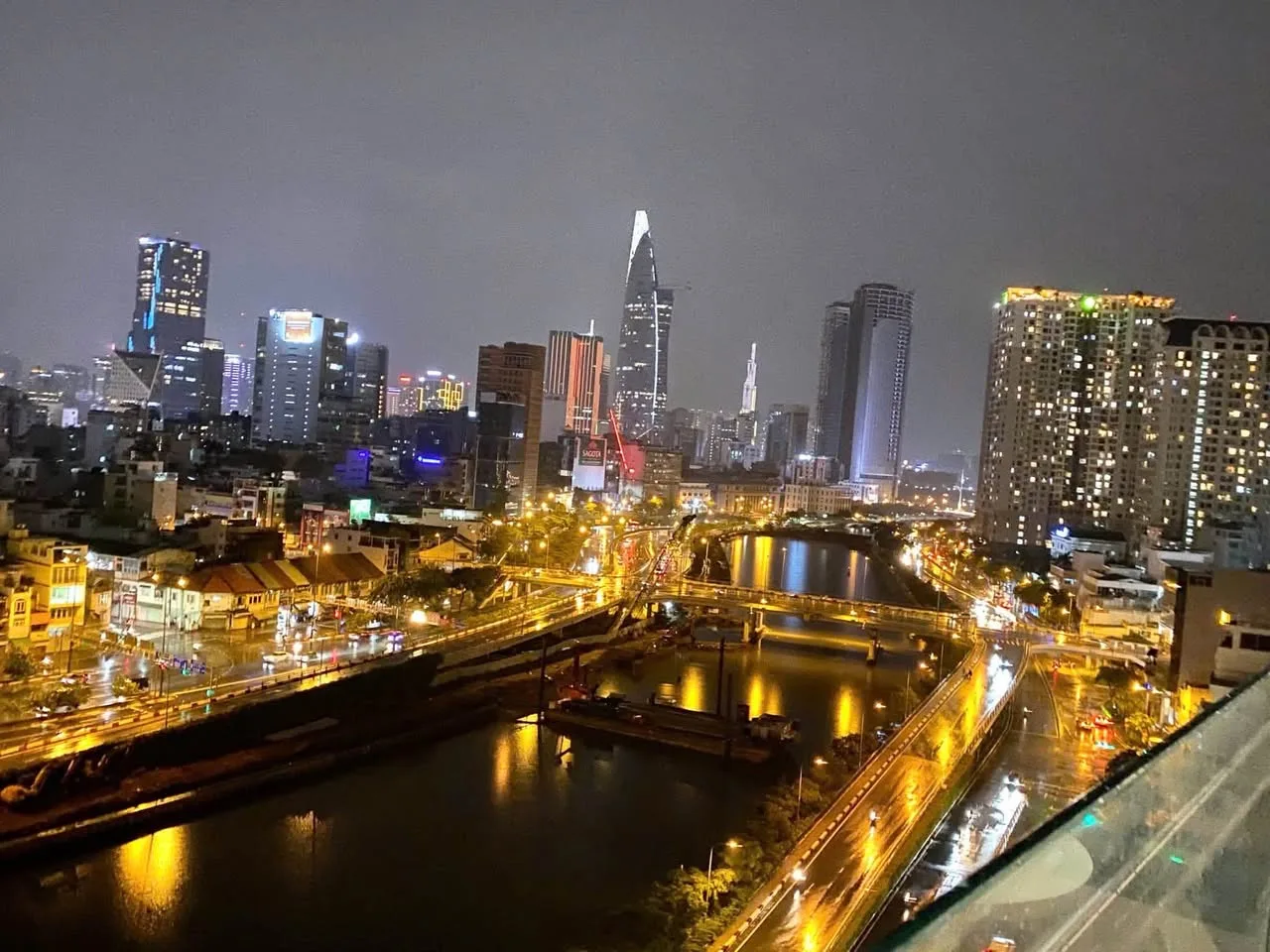 Bitexco View 3BR Masteri Millennium Apartment Near District 1 | 108m²