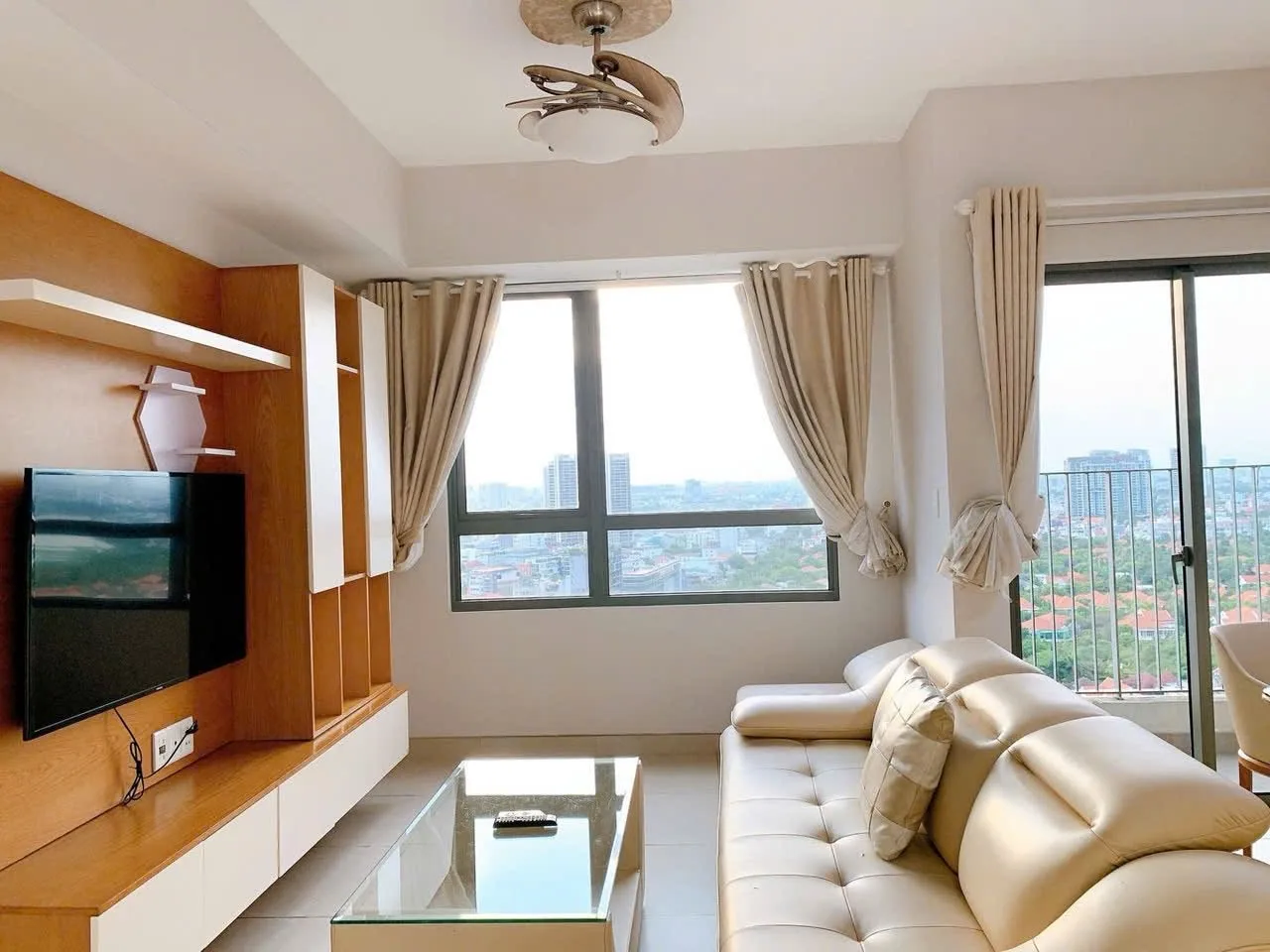 Bright 2BR Masteri Thao Dien Apartment with Vincom and Skyline Views